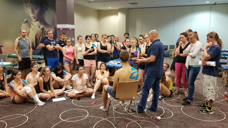 Taping rehabilitacyjny